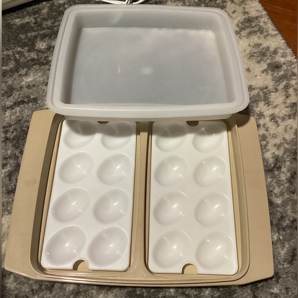 Vintage Tupperware Deviled Egg Carrier Keeper Container With Lid